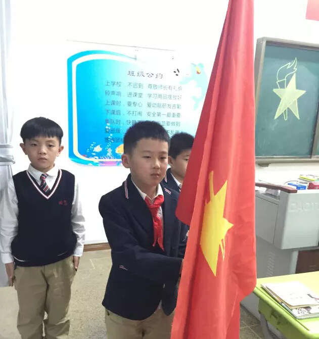 領巾飄揚心向黨，小小隊員來競選！