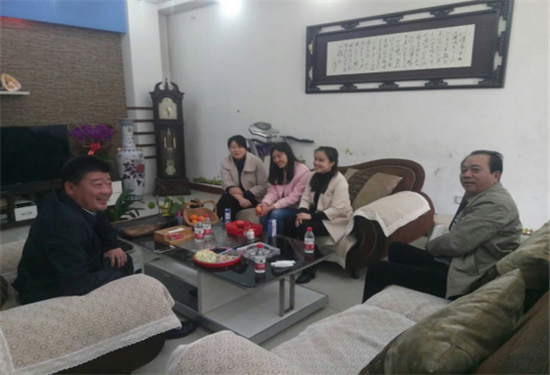 春風(fēng)送溫暖    讓愛走進家