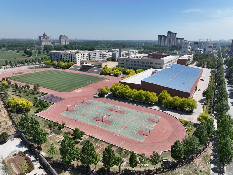 小學(xué)部操場(chǎng)