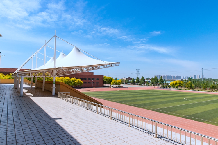 春日操場(chǎng)